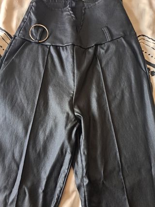 Pantalon tiro alto cuero