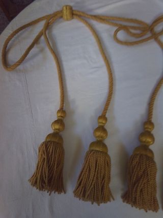 Alzapaños antiguos con borlas