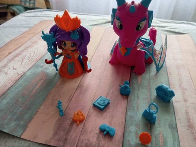 Dragón y reina de PinyPon