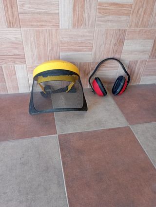 Casco y orejeras