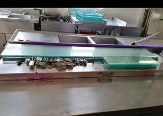 7 estantes de cristal con apliques de colgar