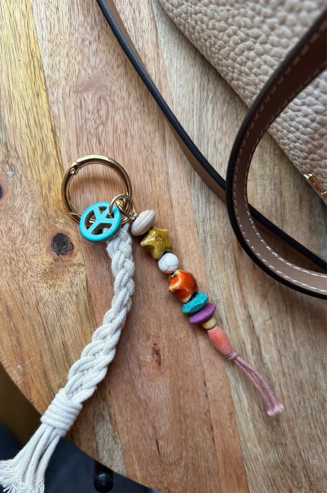 Chic off-white shoulder bag