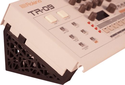 Coverup Stand Roland Boutique bajo soporte