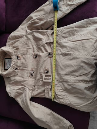 Gabardina corta. Blanco