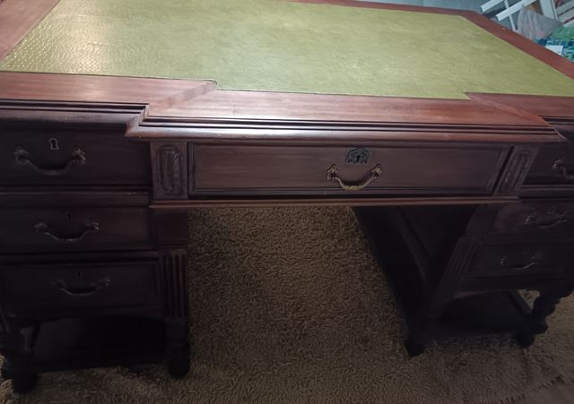 Gran escritorio antiguo de Castaño