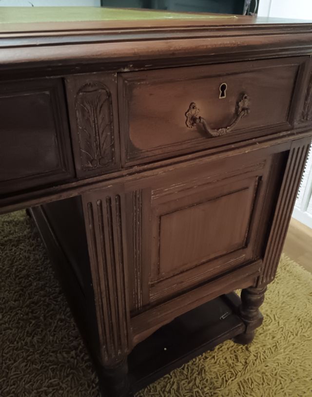 Gran escritorio antiguo de Castaño