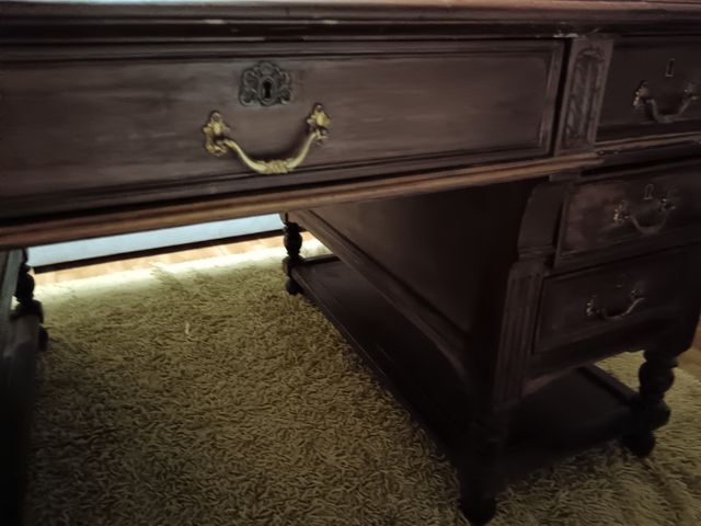Gran escritorio antiguo de Castaño