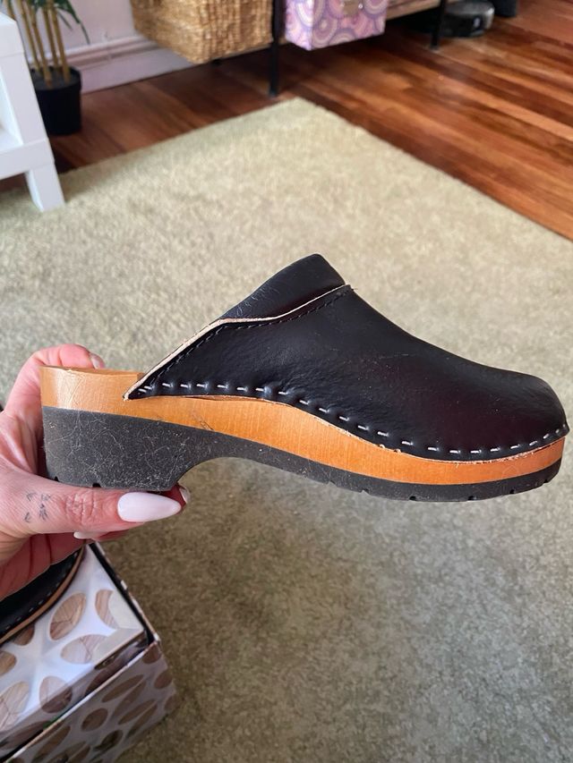 Zuecos cuero y madera