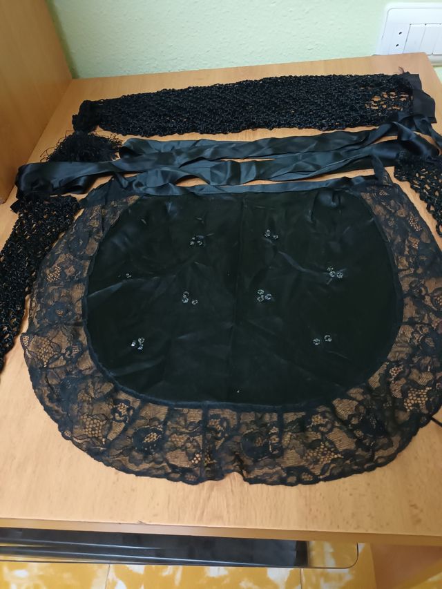 Delantal y manguitos catalán