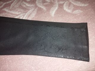 Pantalón negro cuero