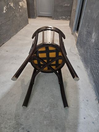 Silla tipo thonet de madera