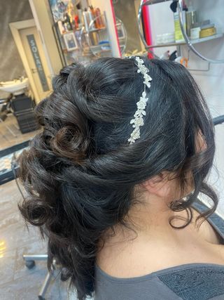 Maquilladora y peluquera