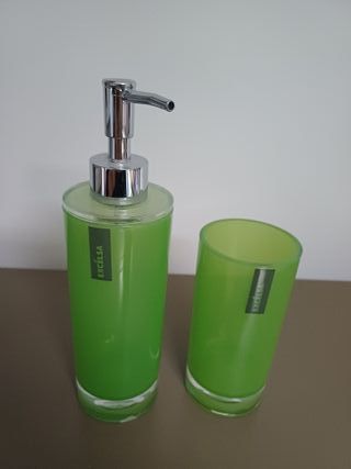 Tris bagno (dispenser, spazzolini e porta sapone)