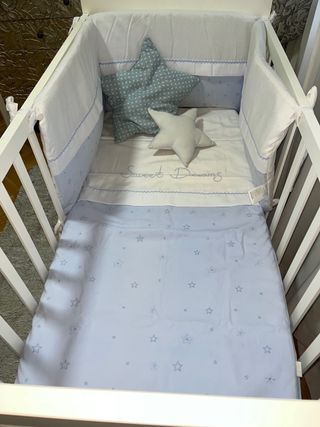 Cuna blanca de madera