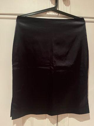 Falda de raso “Mango”