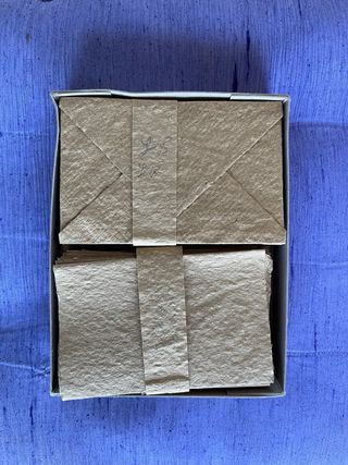 20 biglietti in carta paglia completi di buste
