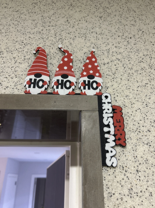 Adorno Navideño para Marco de Puerta con 3 Gnomos