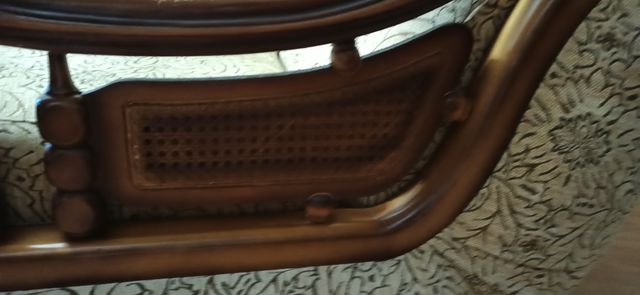 Sillón señorial madera labrada y terciopelo