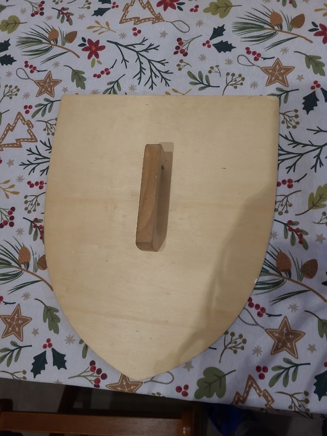 Escudo madera juguete