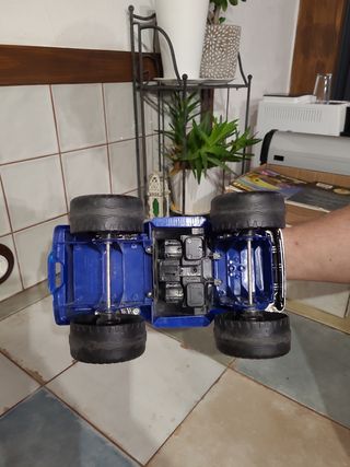 Camioneta big foot plástico