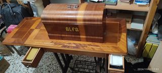 Maquina de coser antigua Alfa