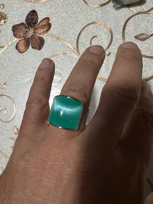 Vendo anello Ghtic nuovo unisex con pietra