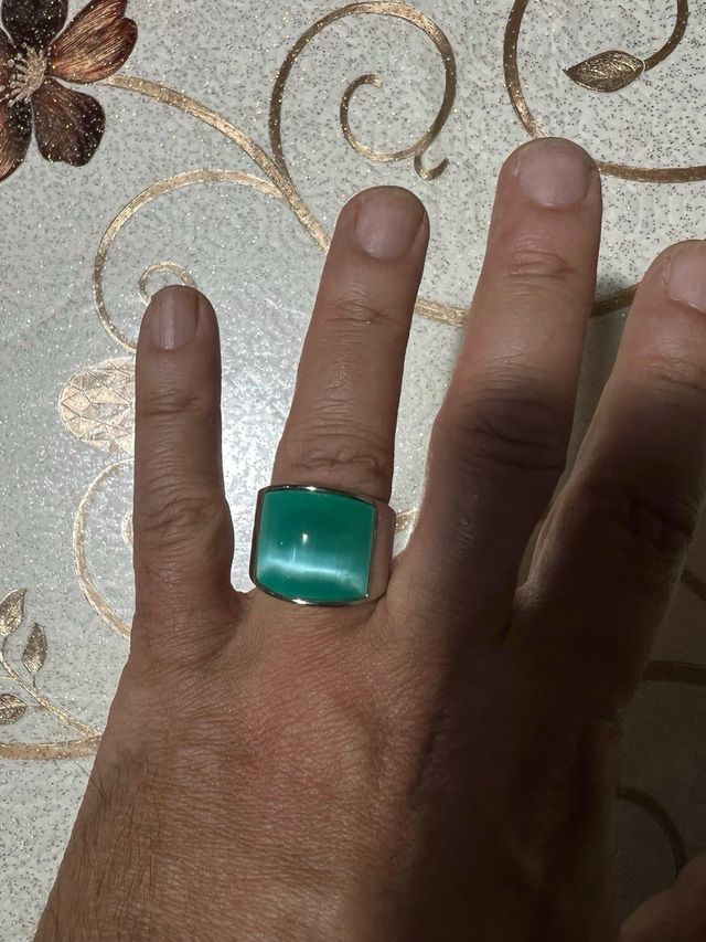 Vendo anello Ghtic nuovo unisex con pietra