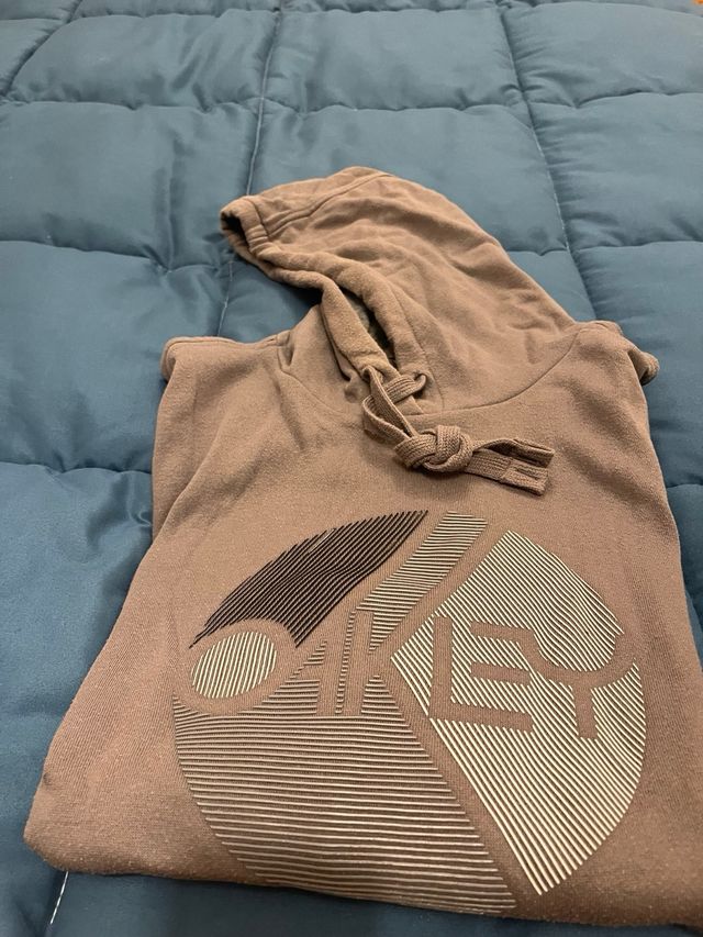 Sudadera con capucha marca oakley