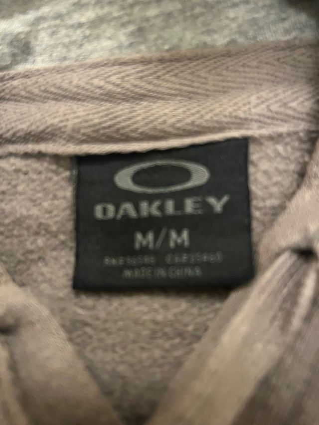 Sudadera con capucha marca oakley