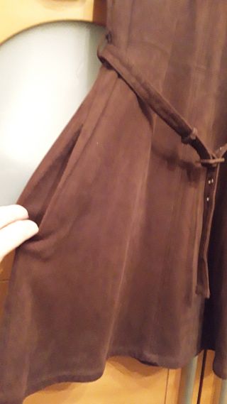 Vestido mini de antelina marrón