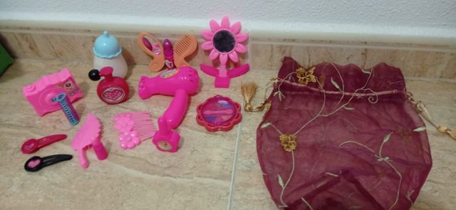 Accesorios para muñecas.