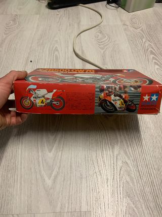 Caja maqueta YZR500