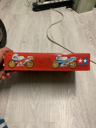 Caja maqueta YZR500