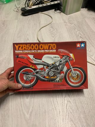 Caja maqueta YZR500