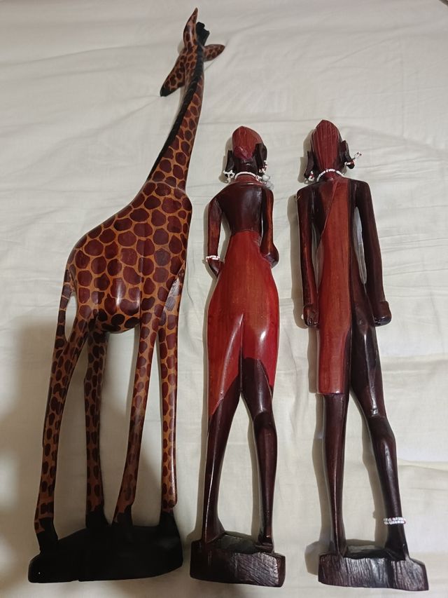 Masais y Jirafa de madera