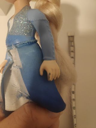 Muñeca pequeña Elsa frozen 