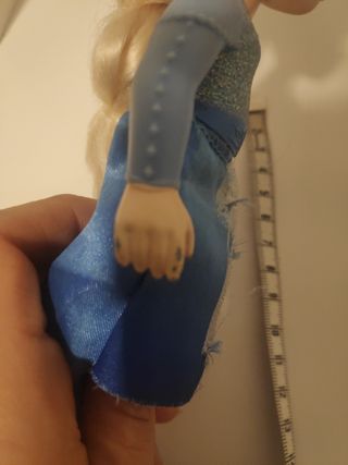 Muñeca pequeña Elsa frozen 