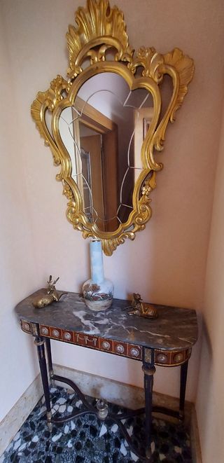 Recibidor antiguo- cómoda y cornucopia