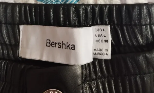 Pantalón imitación cuero. 