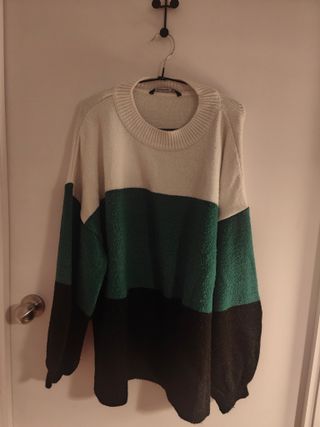 Jersey grueso y amplio. Blanco, verde y negro