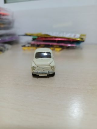 Coche Maqueta Seat 600 escala 1/43
