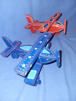 Lote de aviones de madera