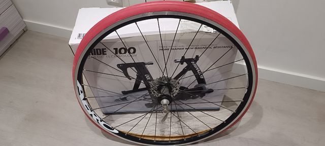 Rodillo con su rueda correspondiente nunca usado