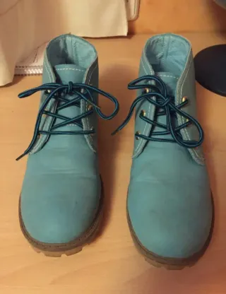 Botas, Zapatillas Vans y otras