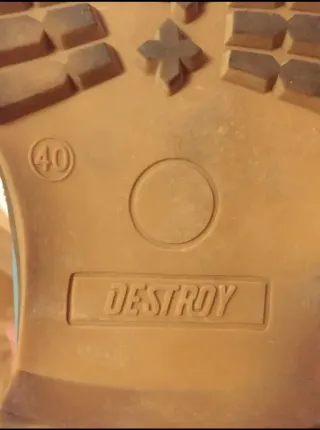 Botas, Zapatillas Vans y otras