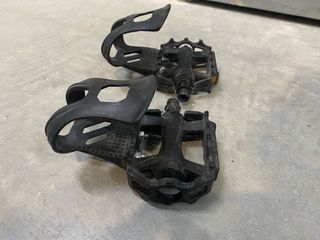 Pedales con punteras