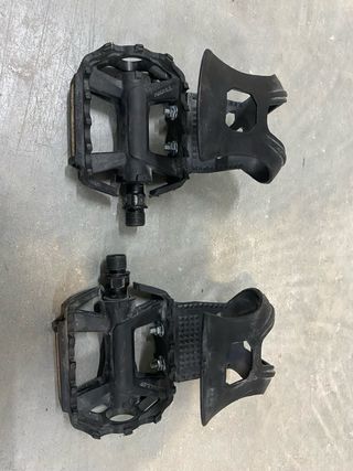 Pedales con punteras