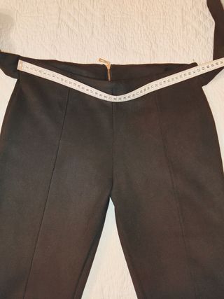 Pantalón pitillo poco elástico 