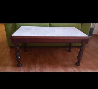 Mesa de centro de madera y mármol