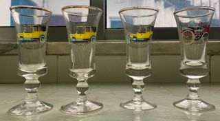 Garrafas de licores + copos - completo ou separado